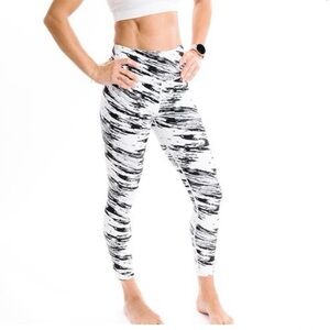 ZYIA 🌙 White Radical LNT High Rise 7/8 size 6-8